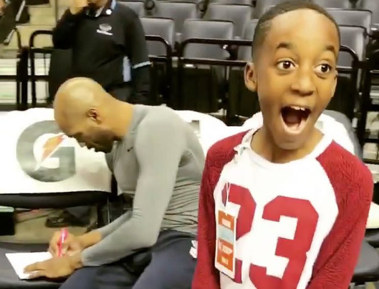 Memphis Grizzles forward Vince Carter sings an autograph for a very excited young fan. (Photo:Twitter/@memgrizz)