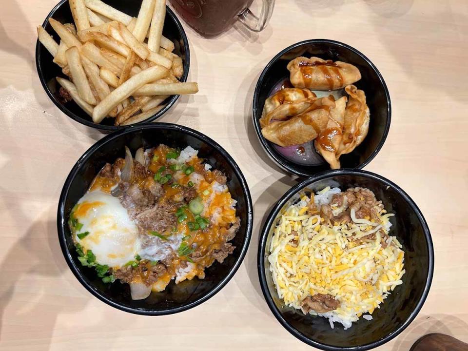 Sukiya Tokyo Bowls & Noodles - Gyudon