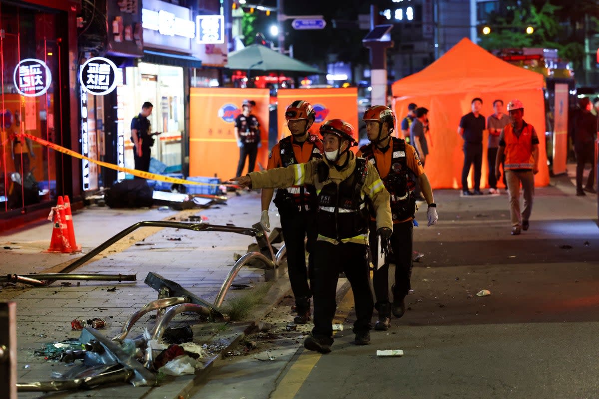 Rescuers work at the scene of car accident that resulted in several people killed and injured in central Seou (REUTERS)