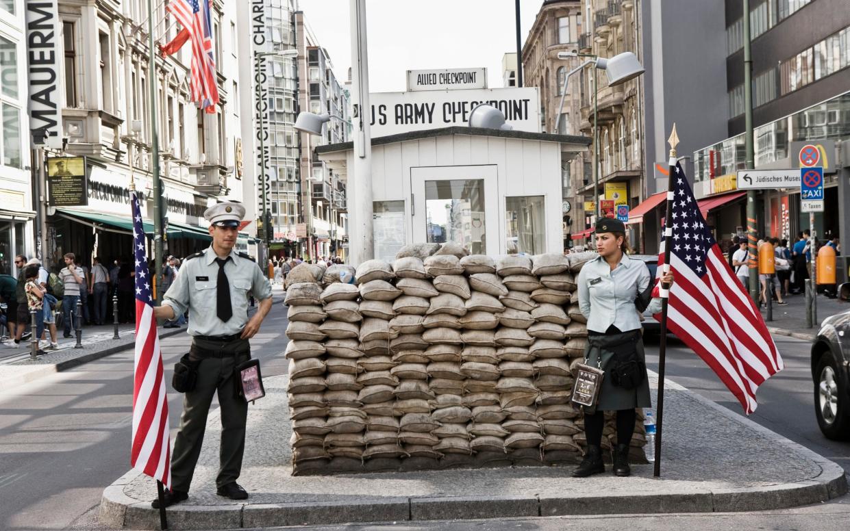 Soldiers pose for photos near Checkpoint Charlie - Atlantide Phototravel