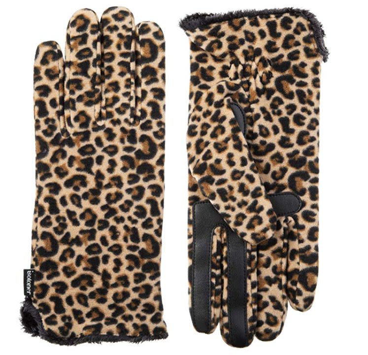 Stay on trend with these leopard print texting gloves. Find them for $26 on<strong> <a href="https://amzn.to/2PcinTt" target="_blank" rel="noopener noreferrer">Amazon</a></strong>.