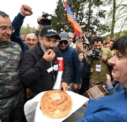 In a bid to break the deadlock and drum up support, Pashinyan also called on his supporters to stage a major rally on Sunday evening