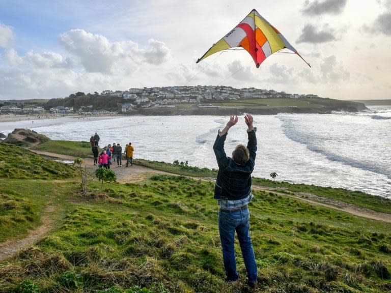 UK weather: temperatures set to hit high teens this week leaving Britain hotter than California