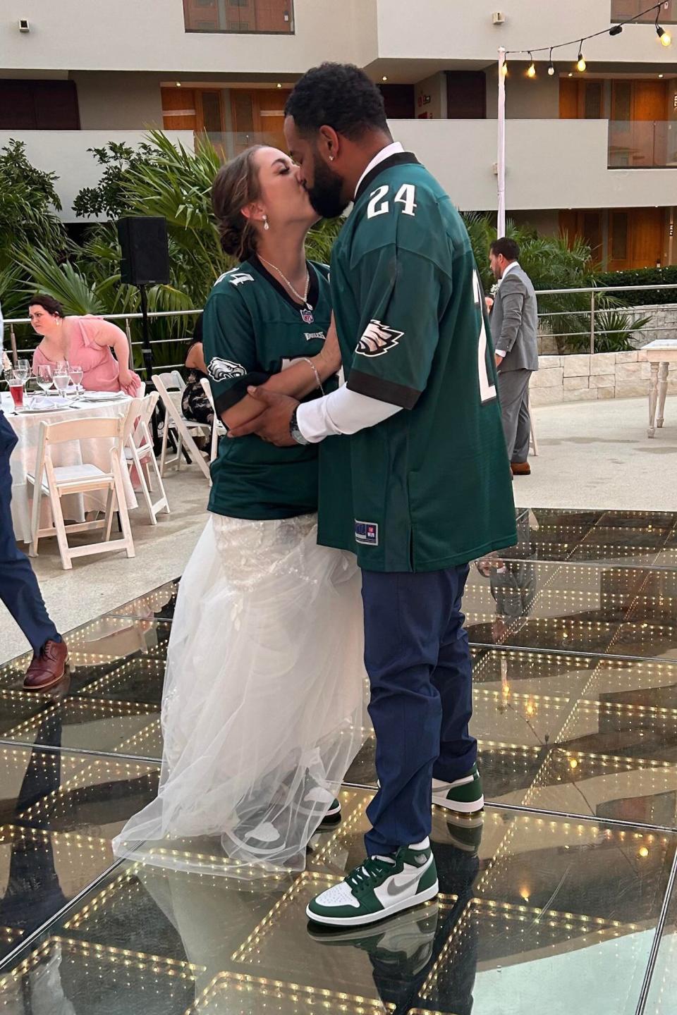 PA Couple Has Eagles-Themed Wedding