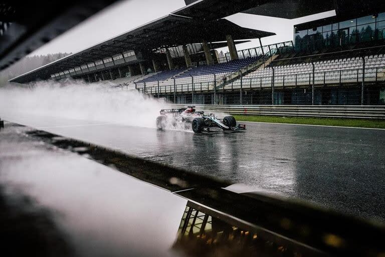 Bajo el agua, Antonelli tuvo dos jornadas de entrenamientos con Mercedes, y repetirá la experiencia el domingo y el lunes en el autódromo de Imola.