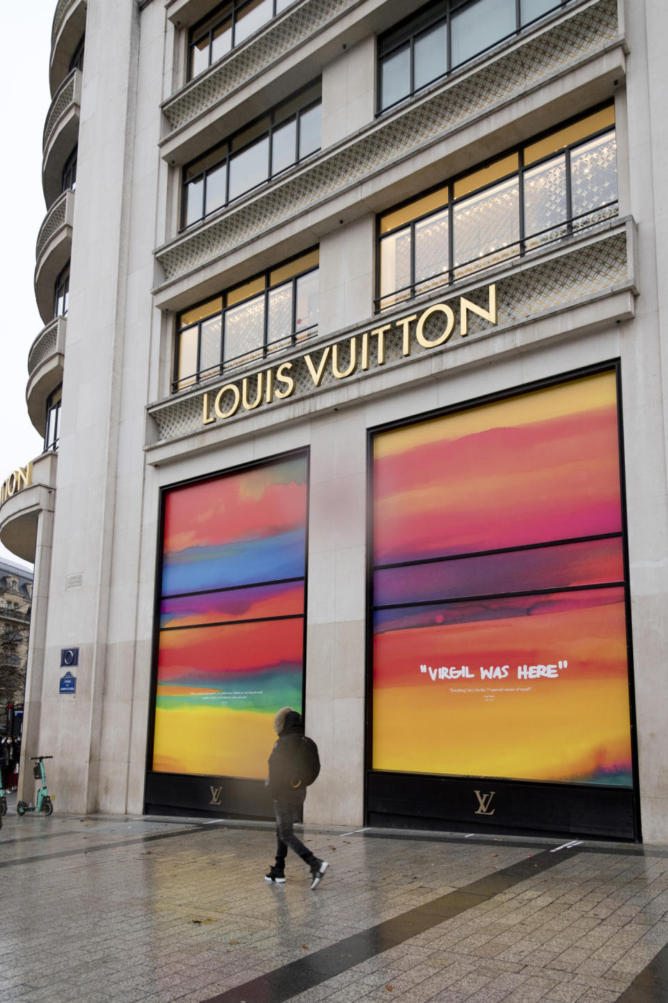 Louis Vuitton Flagship in Paris with the windows “Tribute to Virgil Abloh”