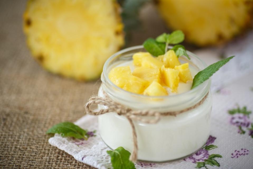 Cottage cheese provides protein, while pineapple is touted for its anti-inflammatory properties. Peredniankina – stock.adobe.com