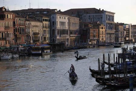 Gondolas are seen on Venice's Grand Canal in this September 15, 2014 file photo. REUTERS/Manuel Silvestri/Files