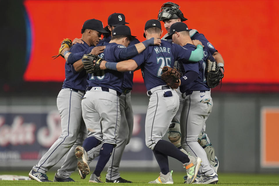Seattle Mariners players celebrate after the 10-6 win against the Minnesota Twins of a baseball game Tuesday, May 7, 2024, in Minneapolis. (AP Photo/Abbie Parr)