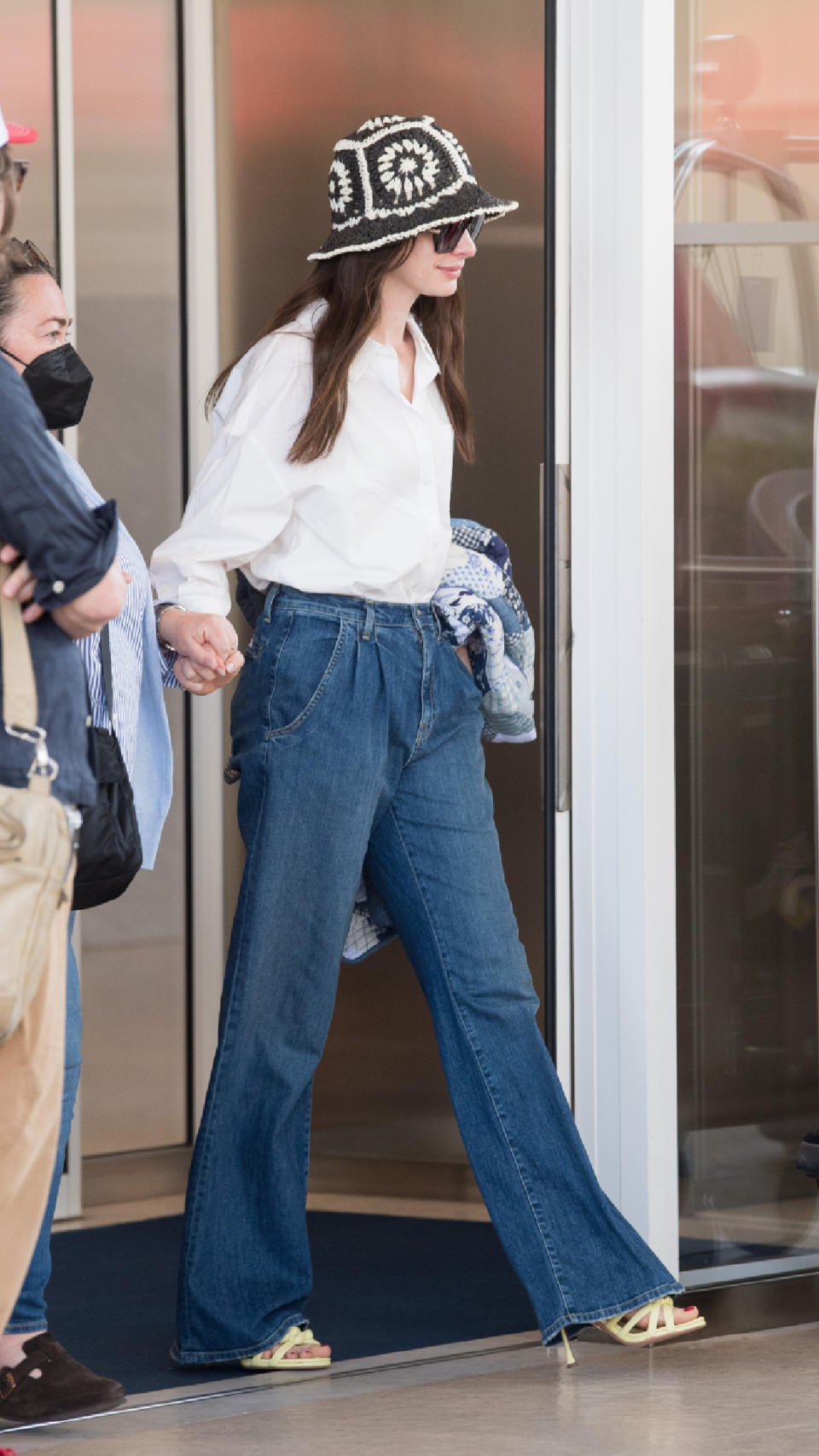 Anne Hathaway's best looks - The statement hat