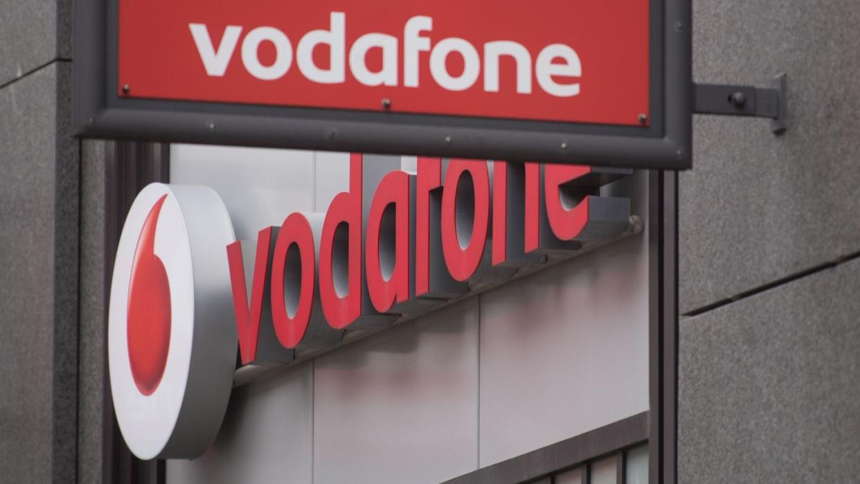 Vodafone streicht sein kontaktloses Handy-Bezahlangebot. Foto: Marijan Murat/dpa