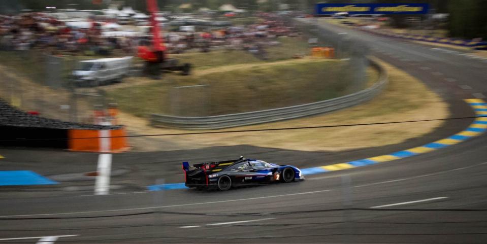 24 hours of le mans cadillac race car