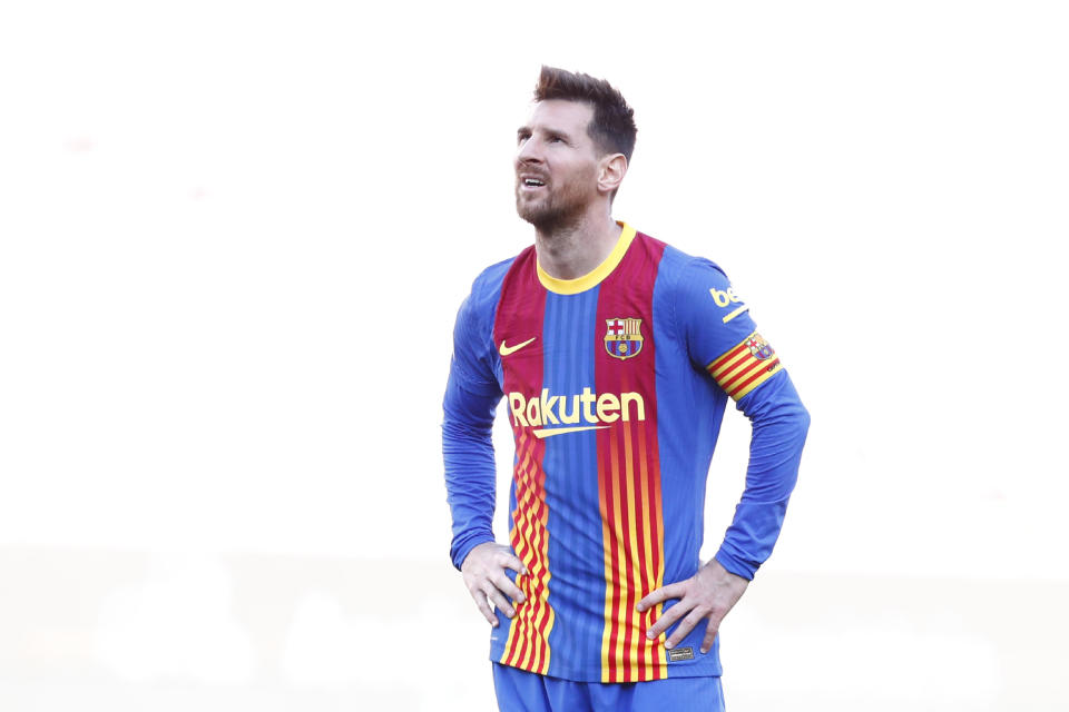 El delantero argentino Lionel Messi del Barcelona al final del partido contra el Atlético de Madrid por la Liga española, el sábado 8 de mayo de 2021. (AP Foto/Joan Monfort)