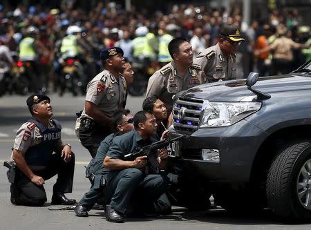 Police officers react at the site of a militant attack in Jakarta, Indonesia, January 14, 2016. REUTERS/Darren Whiteside/Files