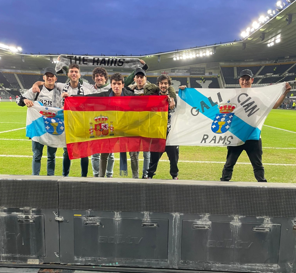 Fernando and his cousins were even allowed a picture on Derby's pitch after their trip of a lifetime. (Yahoo/Fernando Batallon)