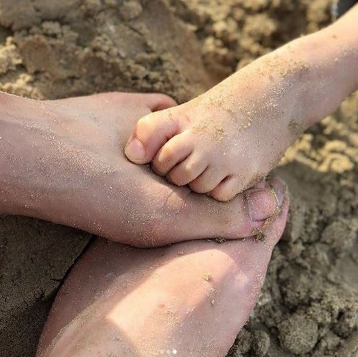 Tang Wei had posted an almost similar photo of their feet during a family holiday to Australia several years ago