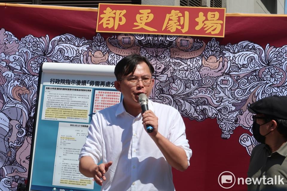 前時代力量主席暨立委黃國昌，揭發民進黨基隆市長參選人蔡適應開協調會，幫具天道盟背景公司施壓國防部賣地。    圖：林朝億/攝