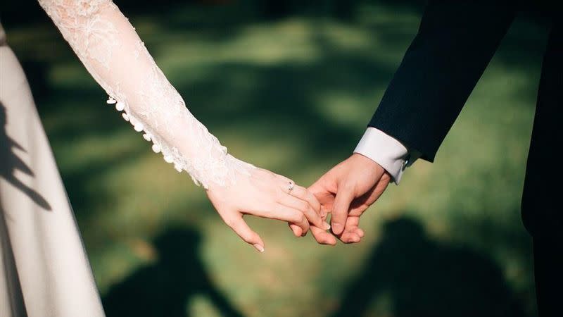 新郎在婚禮當天逃跑，沒想到新娘最後竟挑選一名賓客結婚。（示意圖／翻攝自pixabay）