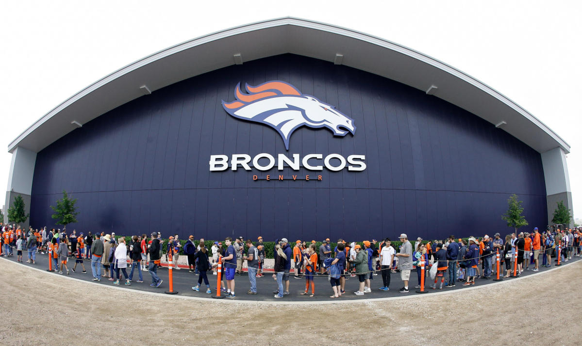 When can fans attend Denver Broncos training camp in 2022?