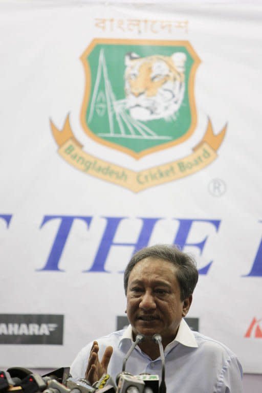 Bangladesh Cricket Board (BCB) president Nazmul Hasan (C) speaks during a press conference in Dhaka on June 4, 2013. Former Bangladesh cricket captain and national hero Mohammad Ashraful on Tuesday admitted match-fixing, further shaking confidence in the game and deepening a betting scandal that has engulfed Asian cricket