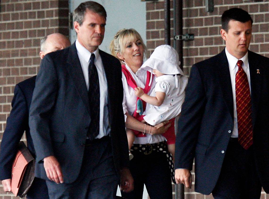 2009-John Edwards’ former mistress Rielle Hunter enters the Terry Sanford Federal Building in Raleigh, NC, holding a baby and accompanied by escorts to testify about Edwards’ campaign expenditures on Thursday, Aug. 6, 2009.