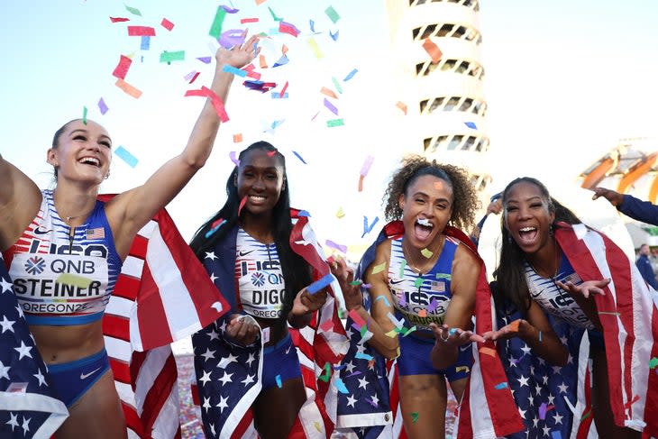 4x400m-relay-gold-medal