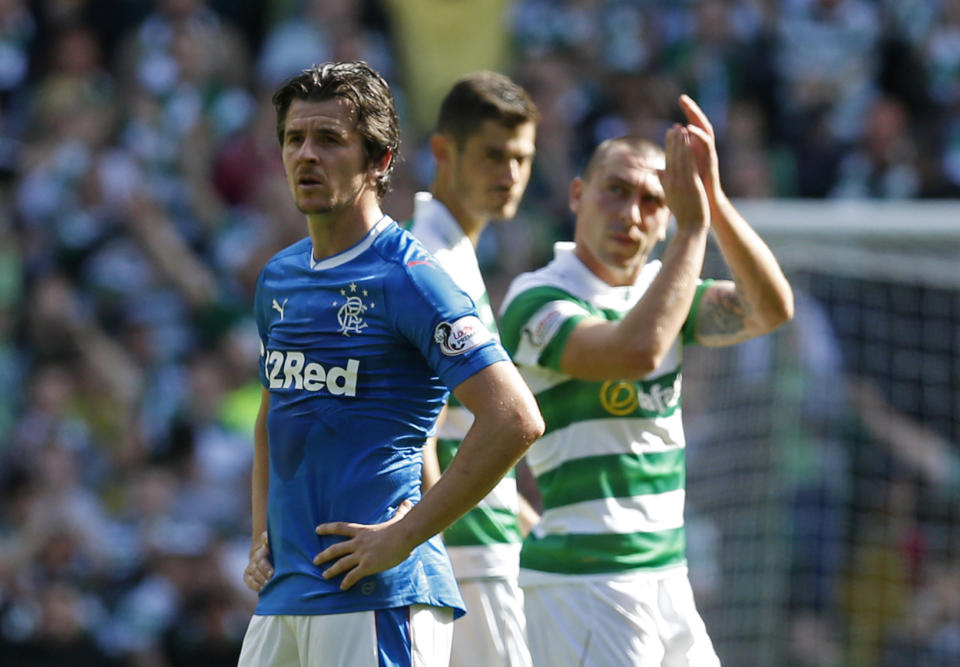 Britain Soccer Football - Celtic v Rangers - Scottish Premiership - Celtic Park - 10/9/16 Rangers&#39; Joey Barton looks dejected as Celtic&#39;s Scott Brown applauds fans as he is substitued Reuters / Russell Cheyne Livepic EDITORIAL USE ONLY. No use with unauthorized audio, video, data, fixture lists, club/league logos or &quot;live&quot; services. Online in-match use limited to 45 images, no video emulation. No use in betting, games or single club/league/player publications.  Please contact your account representative for further details.