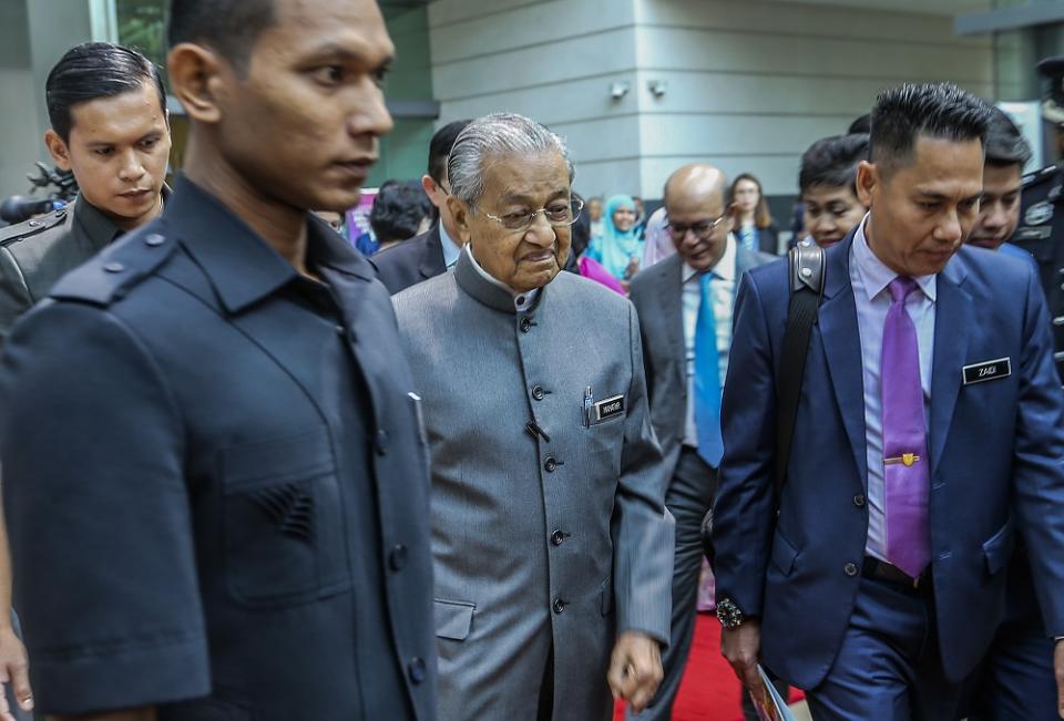 Prime Minister Tun Dr Mahathir Mohamad clarified that his latest remarks on the scandal posted on his personal blog this morning was a rejection of gutter politics. — Picture by Firdaus Latif