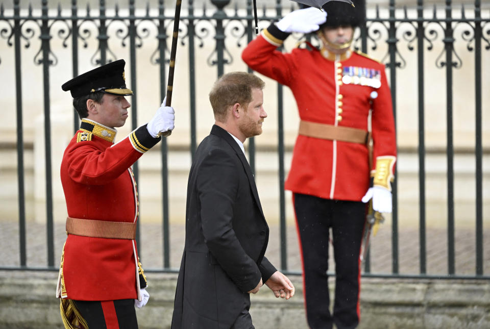 Harry llega solo a la coronación (Toby Melville, Pool via AP)