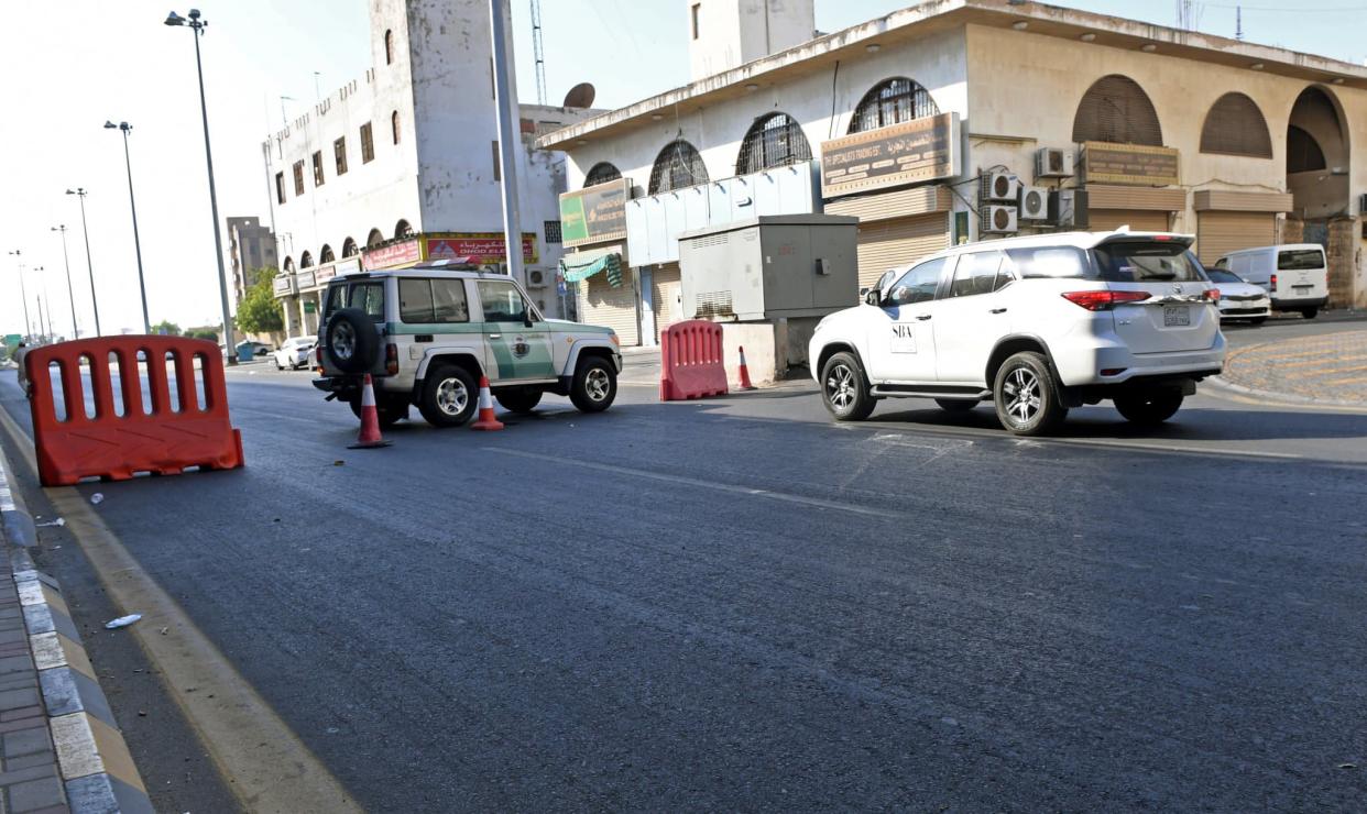 La police près du cimetière non-musulman de Jeddah.  - AFP