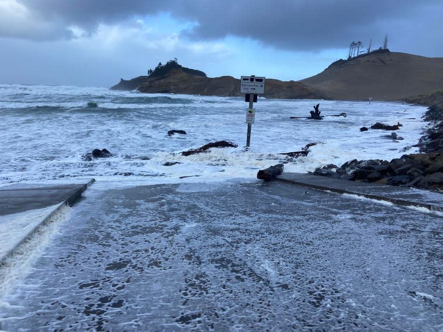 ‘A sight to see’: King tides to combine with frigid temperatures at ...