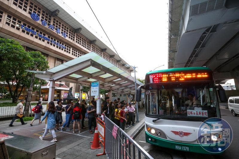 公車是大台北地區居民重要的交通方式，圖為示意圖。（本刊資料照）