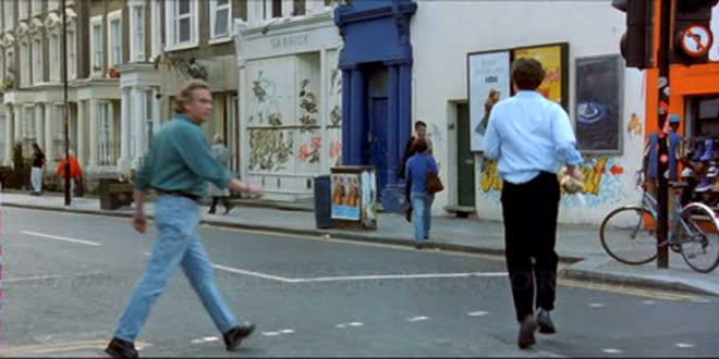 The house with the blue front door seen in Notting Hill sold for millions in 2009