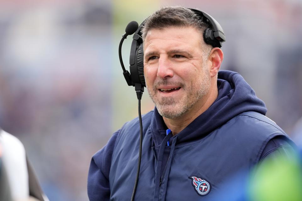 Mike Vrabel, shown during the Week 18 game againt the Jaguars, which would turn out to be his last with the Tennessee Titans as head coach.