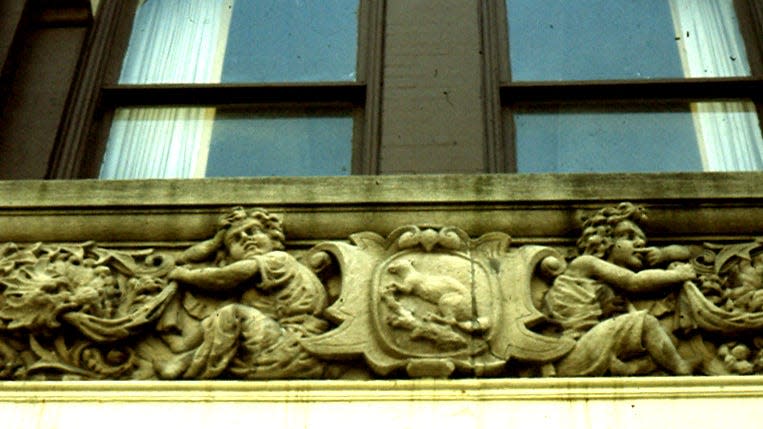 The mink frieze on the Drhumor Building.