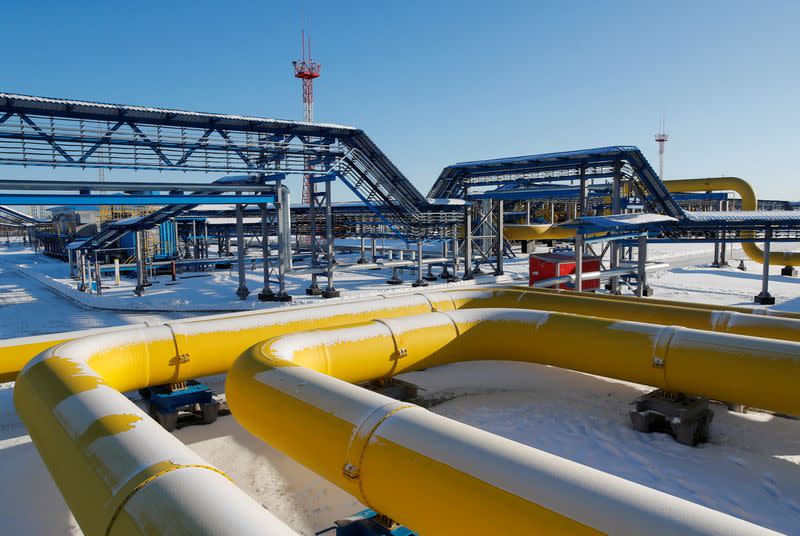 FOTO DE ARCHIVO. Gasoductos en la estación de compresión Atamanskaya, instalación del proyecto Poder de Siberia de Gazprom a las afueras de la ciudad de Svobodny, en el extremo oriental de la región de Amur, Rusia