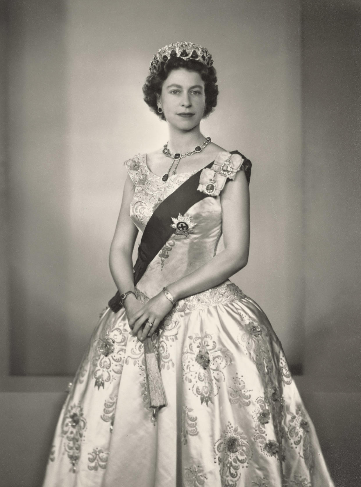 The Queen photographed by Wilding wearing the Delhi Durbar necklace (