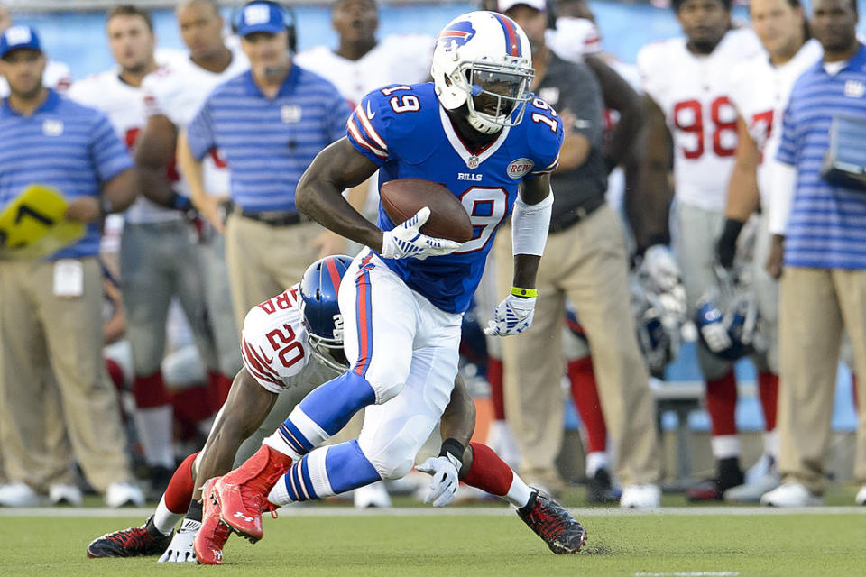 Wide receiver Mike Williams #19 of the Buffalo Bills runs for a gain during the first quarter against the New York Giants at the 2014 NFL Hall of Fame Game at Fawcett Stadium on August 3, 2014 in Canton, Ohio. (Photo by Jason Miller/Getty Images)
