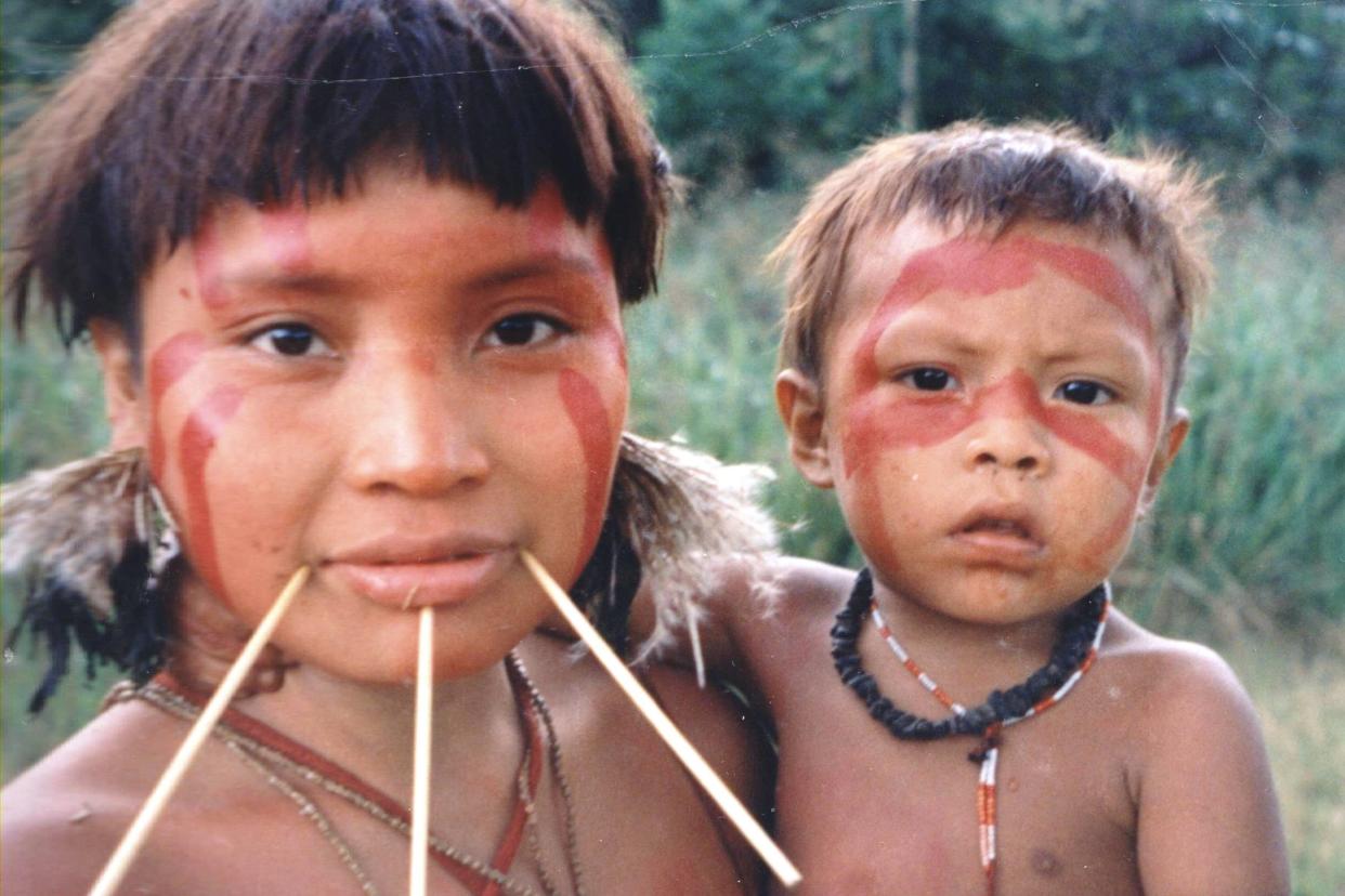 Yanomami woman and her child at Homoxi, Brazil, June 1997.