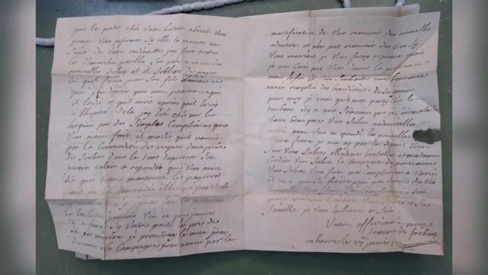 Marguerite, la madre de 61 años de un joven marinero llamado Nicolas Quesnel, le dictó una carta diciéndole que estaba 