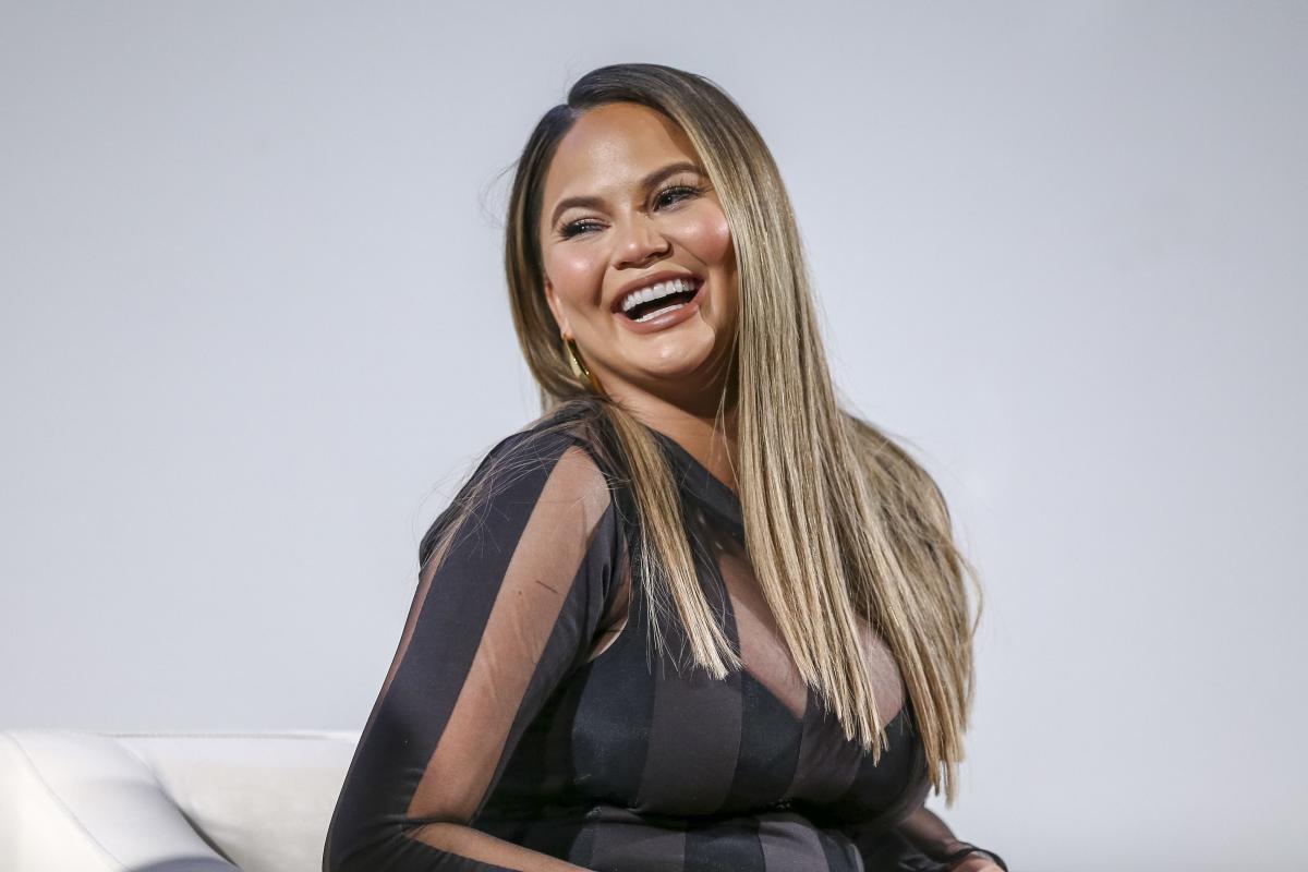 Chrissy Teigen Just Posted Another 'Milky Boobs' Video—Revealing Such a  Relatable Problem - Yahoo Sports