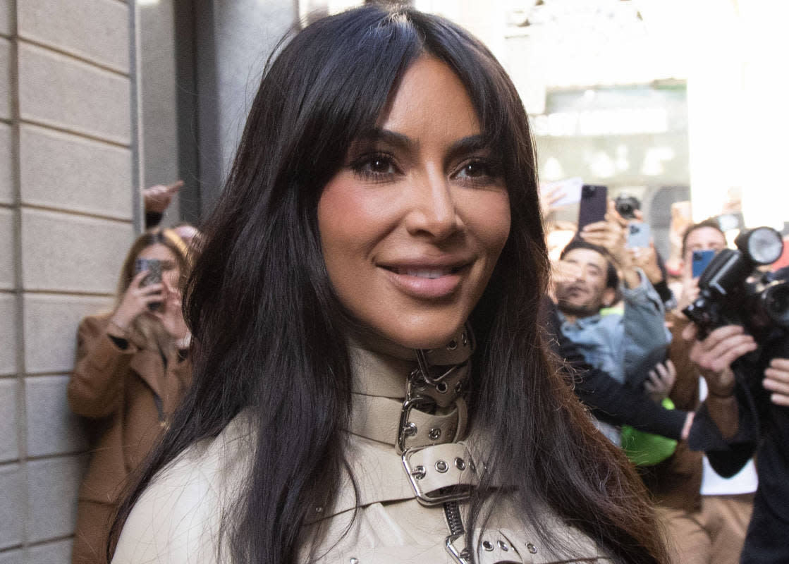 Kim Kardashian Flaunts Tiny Waist In Leggings And Cropped Pink Jacket 