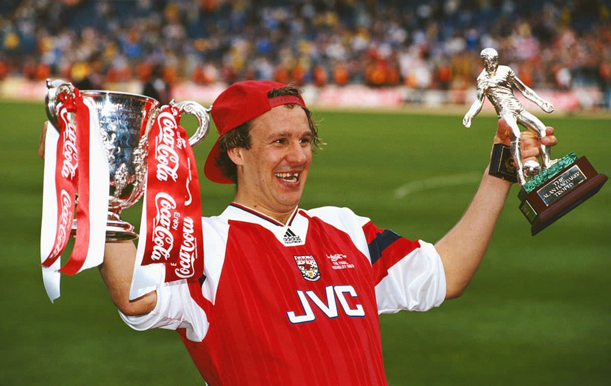 Paul Merson lifting the League Cup and Man of the Match award at the 1993 League Cup Final (Getty Images)