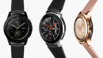 Mitte 2018 kam die Galaxy Watch auf den Markt und erfreut sich nach wie vor großer Beliebtheit. In Bewertungen wird das Modell immer wieder für seine gute Bedienbarkeit, schönes Design und die gute Kommunikation mit Samsung-Smartphones gelobt. Derzeit ist die Smartwatch – je nach Größe – ab etwa<a href="https://fave.co/2Q9Z267" rel="noopener" target="_blank" data-ylk="slk:220 Euro;elm:context_link;itc:0;sec:content-canvas" class="link "> 220 Euro</a> zu haben. <a href="https://fave.co/2Q9Z267" rel="noopener" target="_blank" data-ylk="slk:Hier Preise vergleichen;elm:context_link;itc:0;sec:content-canvas" class="link ">Hier Preise vergleichen</a> (Bild: Samsung)