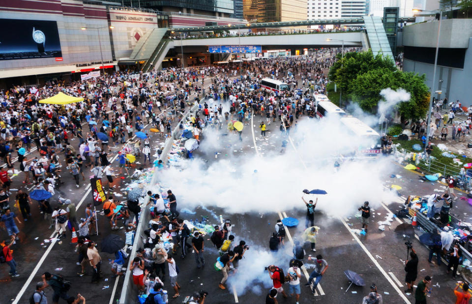 裁決書指，警方9.28約下午6時開始施放催淚彈。照片來源：楊必興攝影 P H Yang Photography | <a href="phyang.org" data-ylk="slk:phyang.org;elm:context_link;itc:0;sec:content-canvas" class="link ">phyang.org</a>