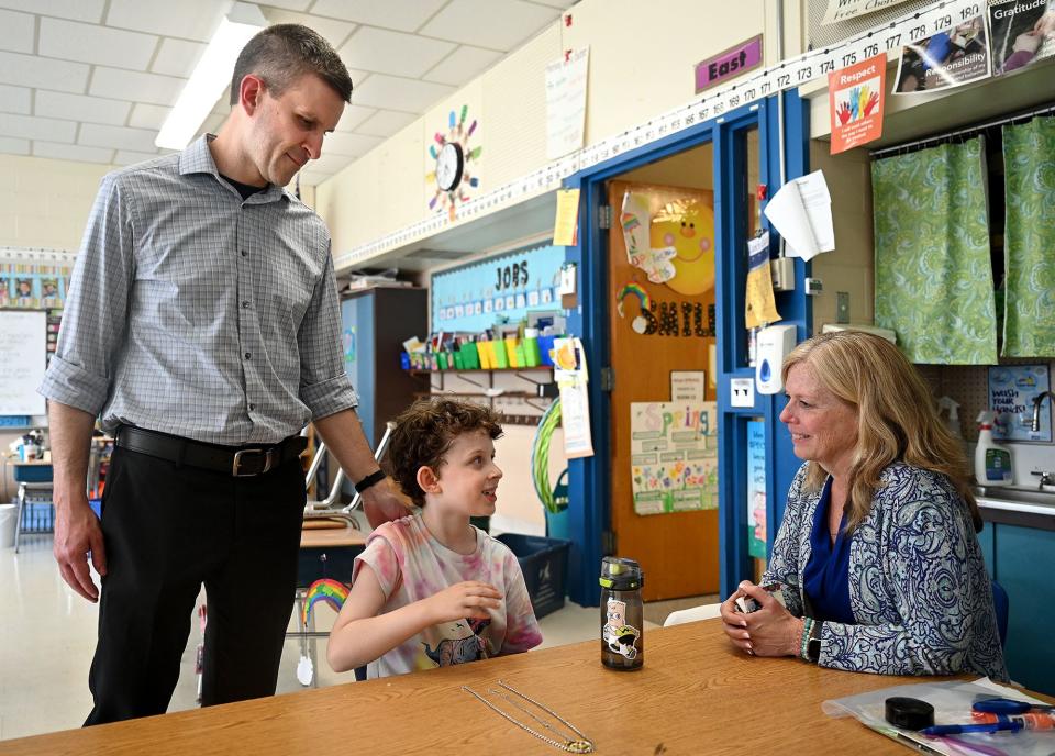 Michael Ouellette and his son Isaac, left,  visit Colleen Gazard's second grade class at the Dunning Elementary School in Framingham, June 15, 2022.  Gazard had Michael Ouellette as a first grader her first year teaching at Dunning and Isaac is a current student  in her class this year, her last as a teacher at Dunning.