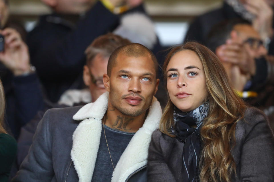 Seit einigen Monaten ist Jeremy Meeks mit Topshop-Erbin Chloe Green zusammen. Offiziell ist er noch mit Melissa, der Mutter seines Sohnes, verheiratet. (Bild: ddp Images)