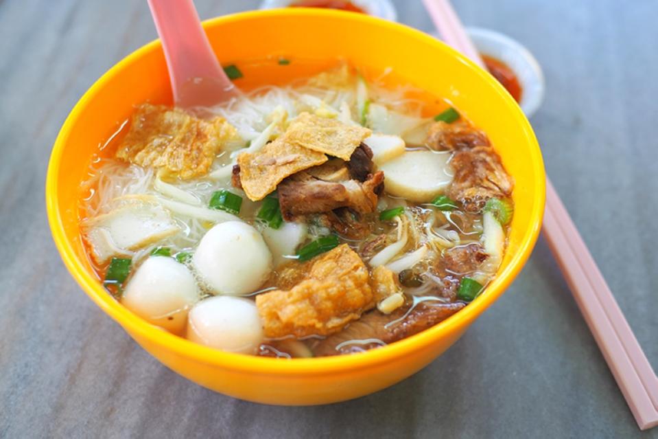 The noodle soup has a light 'ikan bilis' broth to warm up the belly.