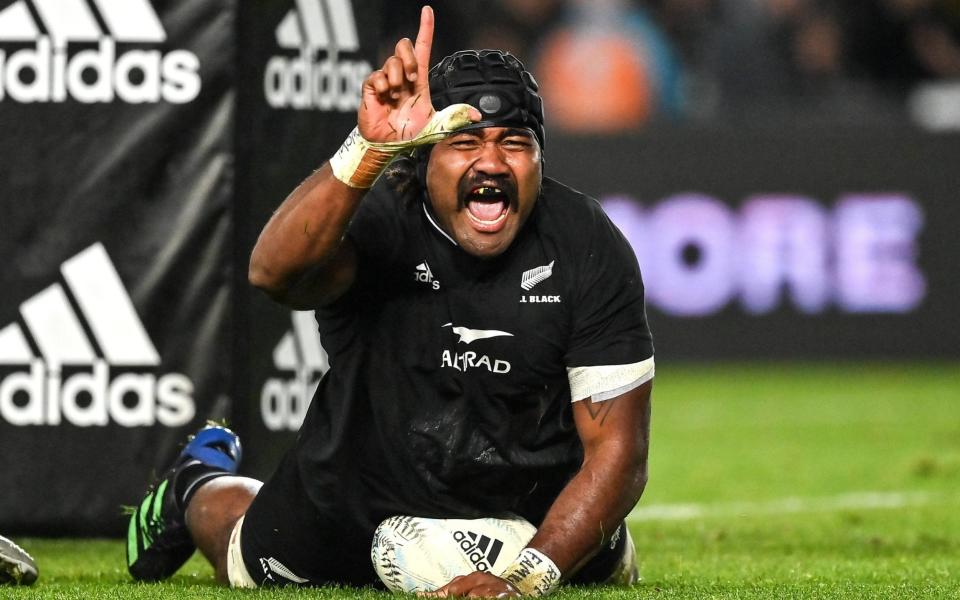 Pita Gus Sowakula of New Zealand celebrates after scoring his side's sixth try - SPORTSFILE