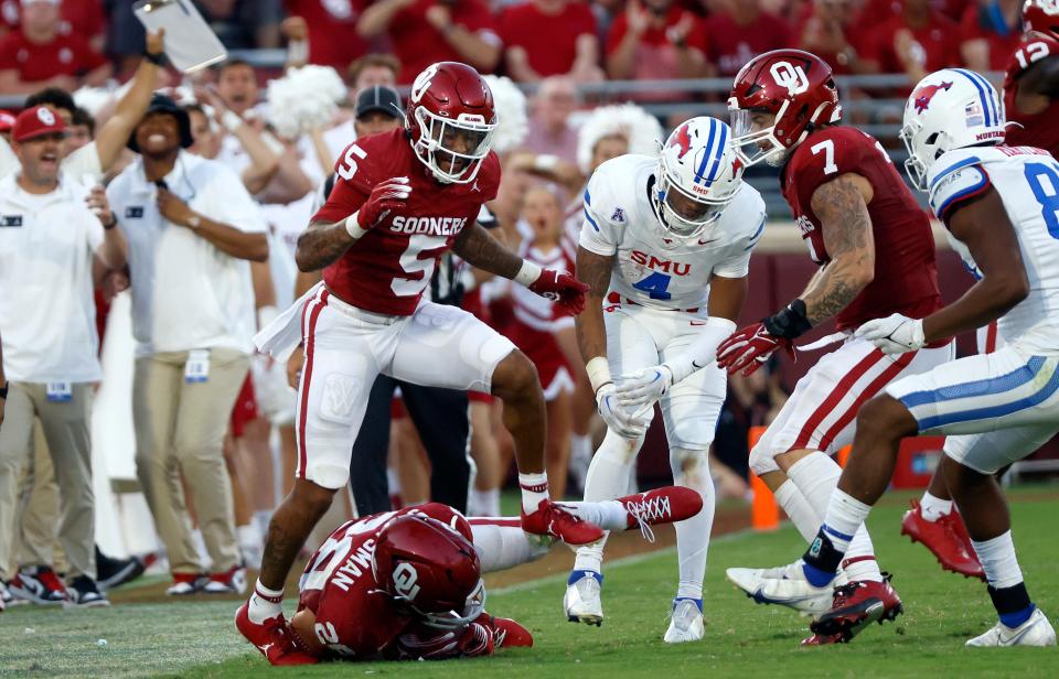 Oklahoma's Danny Stutsman (28) recovers a fumble from SMU's Jaylan Knighton (4) as Oklahoma's Woodi Washington (5) and Jaren Kanak (7) look on in the second half of the college football game between the University of Oklahoma Sooners and the Southern Methodist University Mustangs at the Gaylord Family Oklahoma Memorial Stadium in Norman, Okla., Saturday, Sept. 9, 2023.